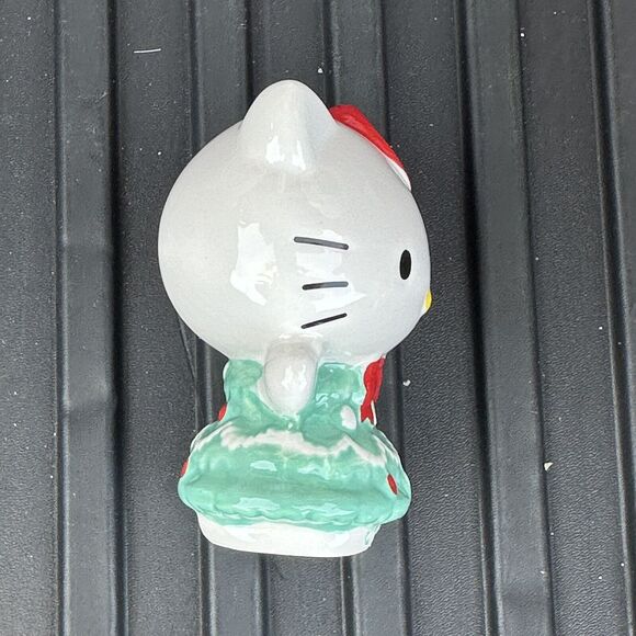 Hello Kitty Christmas Ceramic Salt and Pepper Shakers Sanrio New! Rare 2023 - Picture 7 of 15